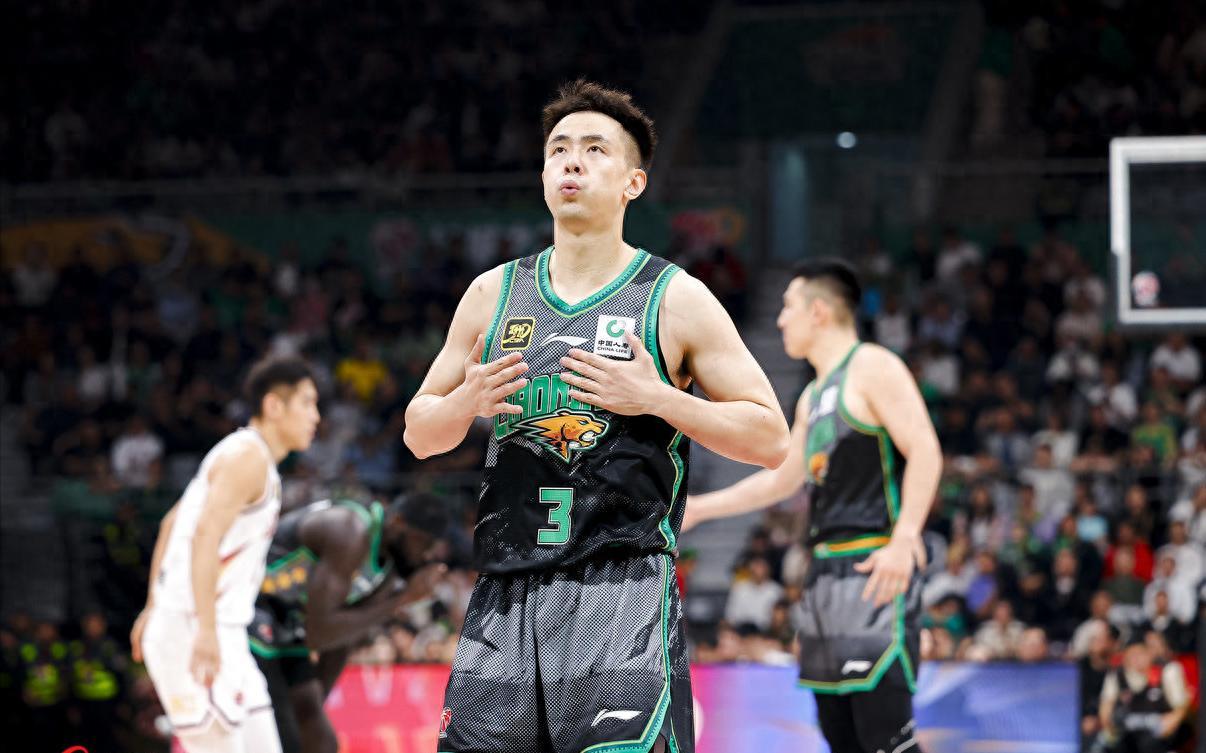 开云下载-复出就见效！赵继伟砍下24+7，3名队友被激活，莫兰德不再消极