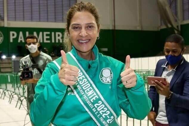 开云-一分钱也是爱 巴西众球迷转钱给主席 要求买前锋！